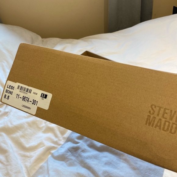 Steve Madden Lessa ‘Bone’ Patent Platform Heel - Picture 4 of 4